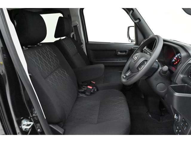 運転席/助手席です。