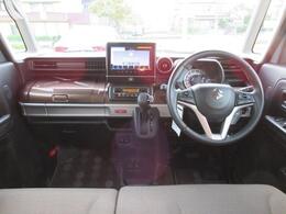 ご納車後も安心なプレミアム保証をご提案いたします。ナビや電装品、エアコンなども含めた600項目の充実した保証内容と安心のロードサービス付帯でサポートいたします。詳細はお尋ねください。