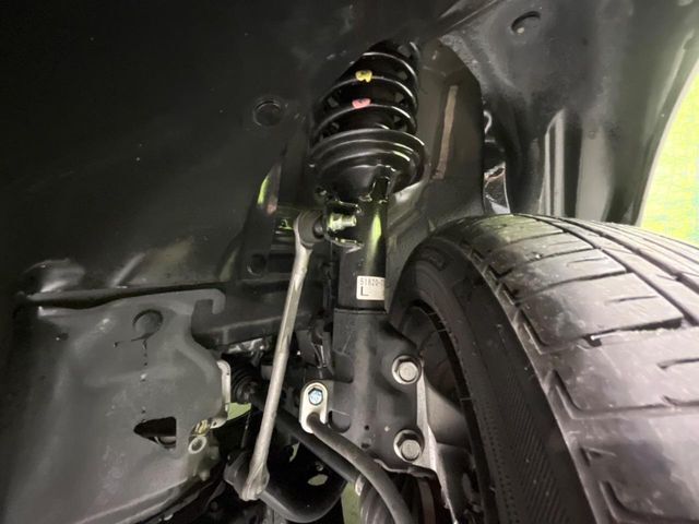お車を安心してお乗りいただく為には、足回りの定期点検が欠かせません。サービスサポート（有償保証）では無料点検もご提供しており、安心のカーライフをお過ごしいただけるサポート体制が整っています。