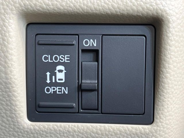【パワースライドドア】スマートキーや運転席のスイッチでスライドドアの開閉が可能♪電動だから力を入れてドアを開ける必要が無く、小さいお子様でも、重い荷物を持っている時もラクに開け閉めできます♪