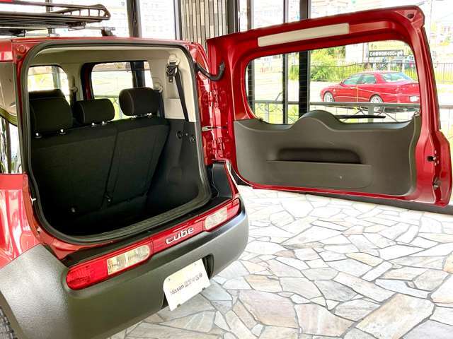 深さのあるトランクスペースなのでキャンプ用品の収納にも困りません☆
