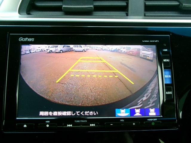 後方確認はバックカメラにお任せ♪後退時に便利で、駐車が楽になります♪