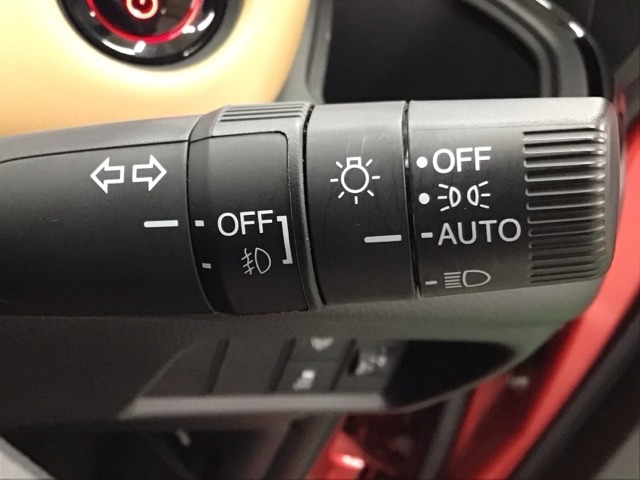 オートライトコントロールはライトのつけ忘れや消し忘れを防止。無灯火走行による事故を未然に防げます。