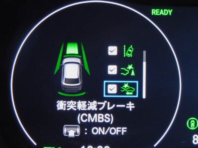 CMBS（追突軽減ブレーキ）・ミリ波レーダーと単眼カメラで前走車や歩行者」を検知。衝突する恐れがある場合音とディスプレーで警告をしさらに接近すると軽いブレーキ、強いブレーキと段階的に衝突回避を支援