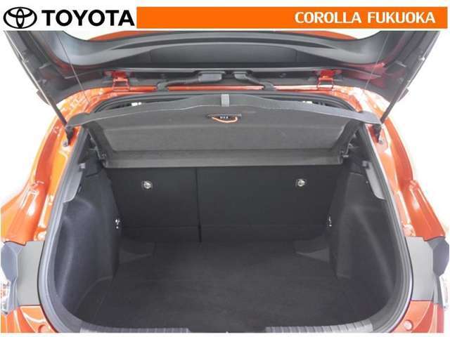 ラゲージルームのプライバシー保護に便利なトノカバー付きです。車上荒らし予防にも効果的ですよ！