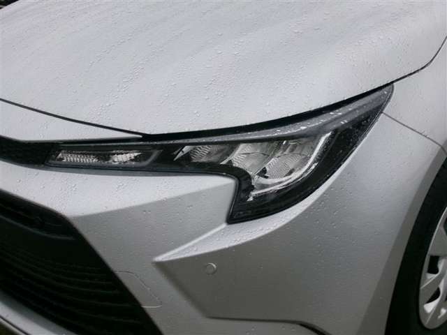 LEDヘッドライトで、明るさはもちろん省エネで環境にもやさしく、夜間の走行や悪天候でも安心です。しかも長寿命！