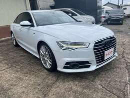 修復歴は右フロントフェンダー交換、フロントインサイドパネルに少しシワがありますが軽微な修復になります。