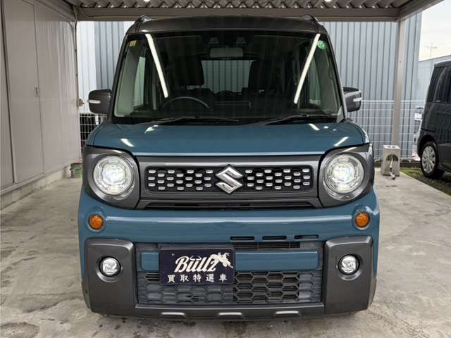 グレードは、ハイブリッドの驚きの低燃費と、先進の安全装備、さらに充実の豪華装備で人気の上級グレード！スペーシアギアHV_XZです！ボディカラーも人気のツートンカラーです！