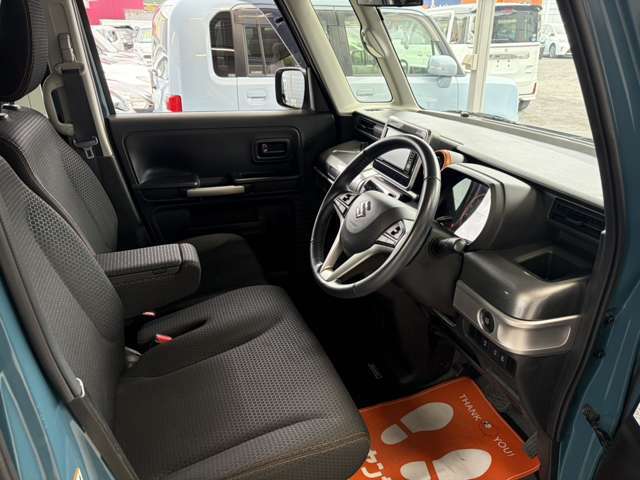 禁煙車！ベンチシート採用で広々！使いやすい車内には定評があります！