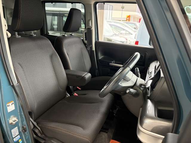 禁煙車！シミや汚れも無く、非常にキレイな内装も自慢です！室内クリーニング済です！