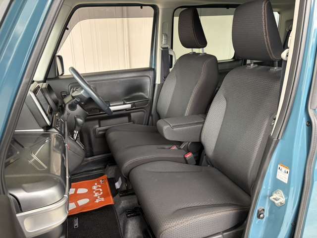 禁煙車！シミや汚れも無く、非常にキレイな内装も自慢です！室内クリーニング済です！