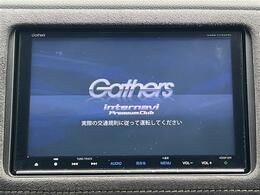 【Honda純正ナビゲーション（Honda CONNECT対応）】通信により地図が自動で更新され、車内Wi-Fiでスマホやタブレット、ゲーム機なども楽しめます。