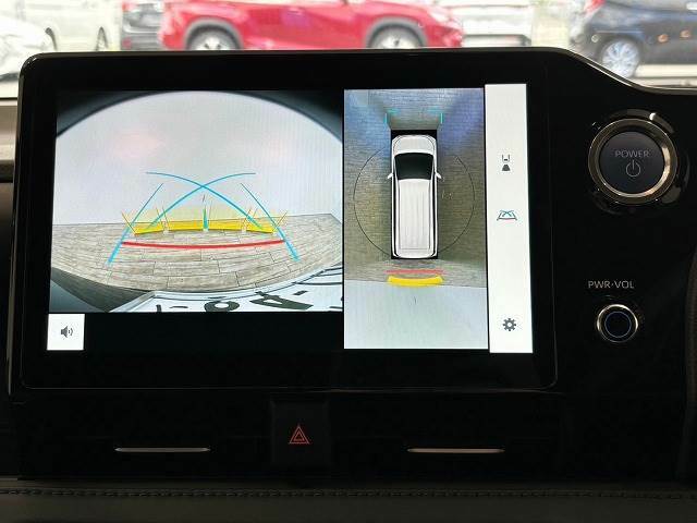 【アラウンドビューモニター】全周囲カメラで危険察知。狭い駐車場でも安心して駐車できますね。