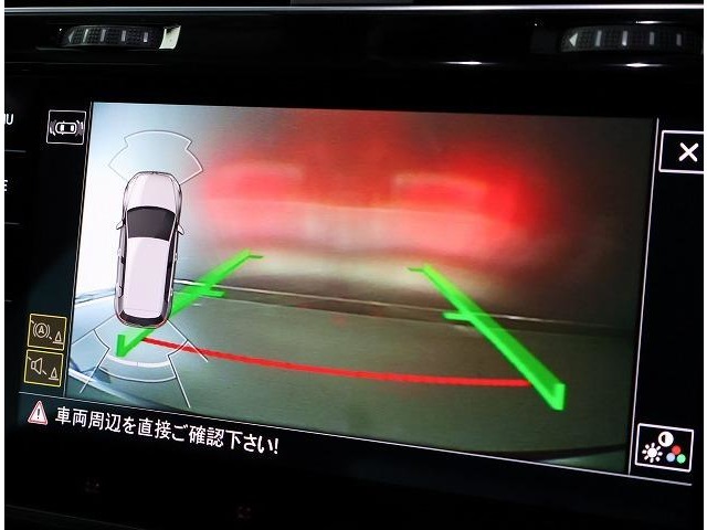 エンブレム内蔵バックカメラ【パークディスタンスコントロールの表示もされます】