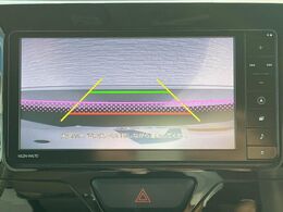 【バックカメラ】駐車時に後方がリアルタイム映像で確認できます。大型商業施設や立体駐車場での駐車時や、夜間のバック時に大活躍！運転スキルに関わらず、今や必須となった装備のひとつです！