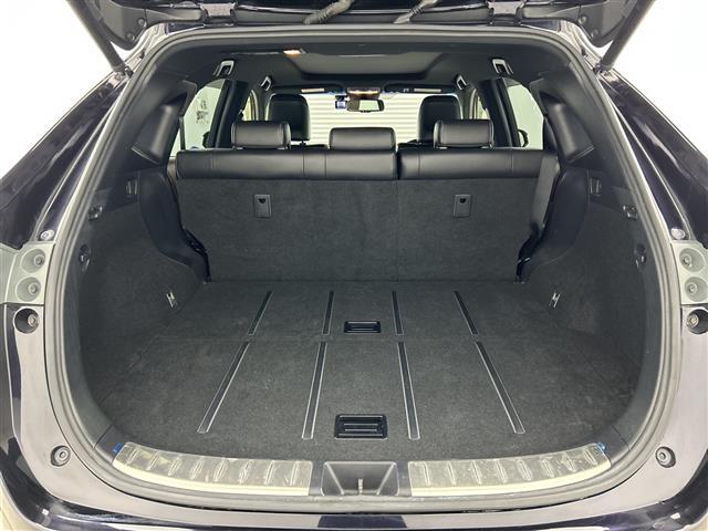 【トランク】積み込みやすくて、たっぷり積める荷室です。シートアレンジできるものは、乗車人数と荷物の量や大きさによってシートを動かすことができるので、より快適なドライブが可能です！