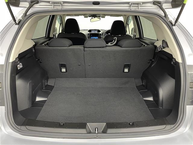 【トランク】積み込みやすくて、たっぷり積める荷室です。シートアレンジできるものは、乗車人数と荷物の量や大きさによってシートを動かすことができるので、より快適なドライブが可能です！