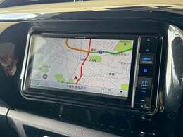 【純正ナビ】一体感のあるナビは、高級感ある車内を演出してくれます。Bluetooth再生などオーディオ機能も充実しておりますので、運転もより楽しめます♪