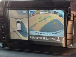 アラウンドモニター（全周囲カメラ）クルマを真上から見ているかのように周囲の状況を把握しながら安心して駐車が出来ます。左前方や後方の安全も瞬時にわかり縦列駐車も安心です。