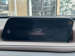 【8.8インチディスプレイオーディオ】お持ちのスマホやMP3プレイヤーとの無線接続で音楽再生が可能！コードで繋ぐわずらわしさも無く、手軽にお気に入りの音楽を楽しめます。