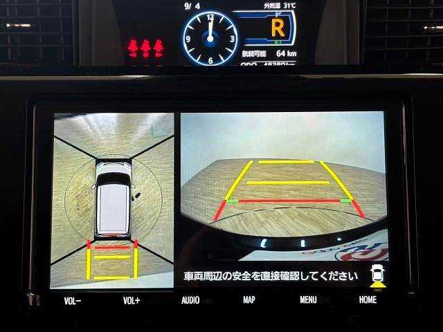 【全方位モニター】 クルマを上空から見下ろしているかのように、直感的に周囲の状況を把握できます。