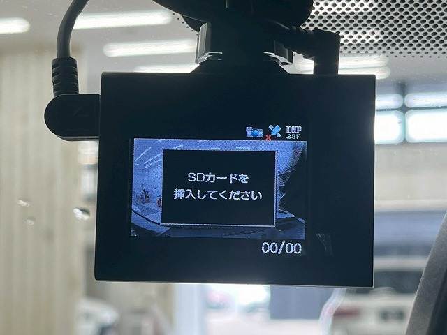 今や取付する方が増えている【ドライブレコーダー】搭載。