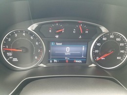 ハンドルにで音量、電話、全て操作可能