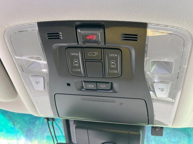 【両側パワースライドドア】スマートキーや運転席のスイッチで後席両側スライドドアの開閉が可能♪電動だから力を入れてドアを開ける必要が無く、小さなお子様でも簡単に開け閉めでき快適です♪