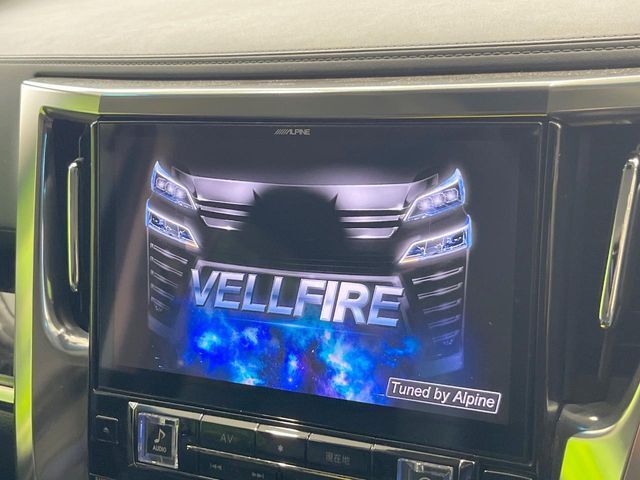 【BIG-X11インチナビ】人気の大画面BIG-Xナビを装備。専用設計で車内の雰囲気にマッチ！ナビ利用時のマップ表示は見やすく、テレビやDVDは臨場感がアップ！いつものドライブがグッと楽しくなります♪