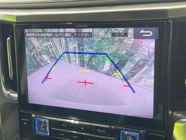 【バックカメラ】駐車時に後方がリアルタイム映像で確認できます。大型商業施設や立体駐車場での駐車時や、夜間のバック時に大活躍！運転スキルに関わらず、今や必須となった装備のひとつです！