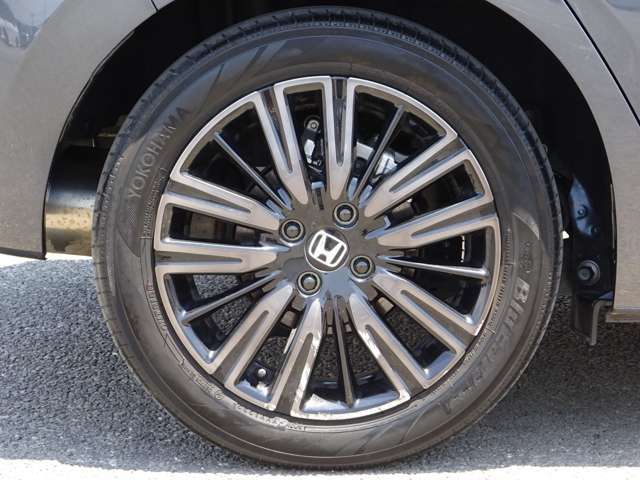 【タイヤ】　【純正16インチアルミホイール】《185/55R16》専用のアルミなのでお車のイメージぴったりですね！