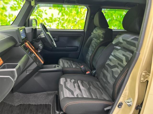 WECARSでは各商談席に大型モニターをご用意しております！見やすい大画面でゆったりと全国の在庫をご覧いただけます！是非ご来店お待ちしております！