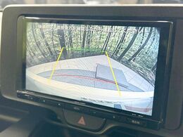 【バックカメラ】駐車時に後方がリアルタイム映像で確認できます。大型商業施設や立体駐車場での駐車時や、夜間のバック時に大活躍！運転スキルに関わらず、今や必須となった装備のひとつです！