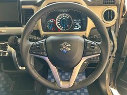 ハンドル回りです。触り心地の良い本革巻きステアリングホイール。