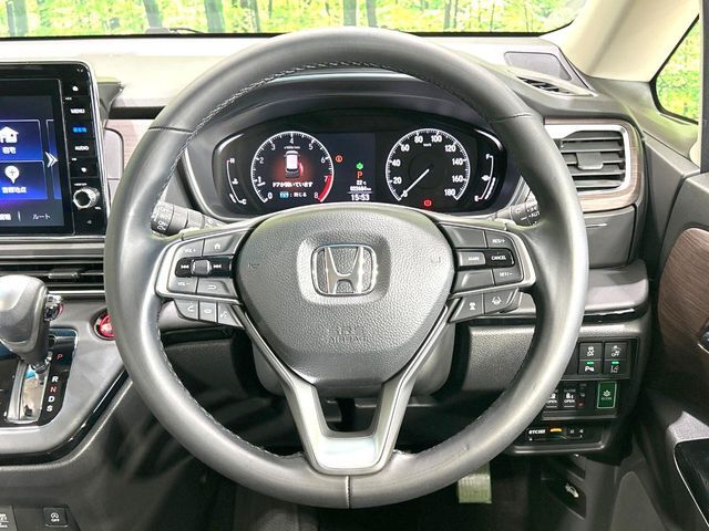 【ステアリングスイッチ】運転中、前方から目線をそらすことなく、オーディオ等の操作が可能な便利機能！安心＆快適なドライブを演出してくれます♪