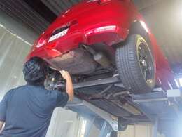 1台1台経験豊富なスタッフが下廻りまで確認しておりますのでご安心下さい。