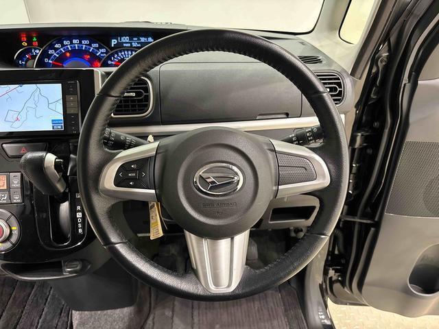 手にしっくりとくる皮の質感が上質な革巻ステアリングホイールです