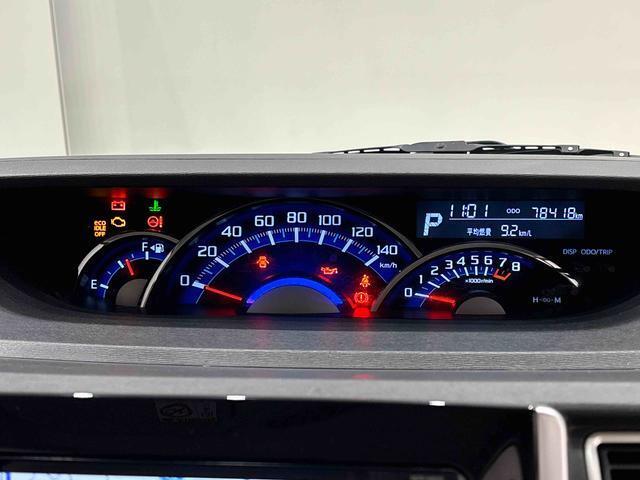 エコドライブアシスト照明付き自発光式3眼センターメーター搭載！