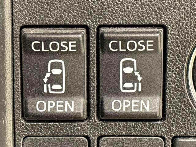 パワースライドドアウェルカムオープン機能　降車時にスイッチで予約しておけば、乗車時に電子カードキーを持ってクルマに近づくだけでパワースライドドアが自動でオープン♪