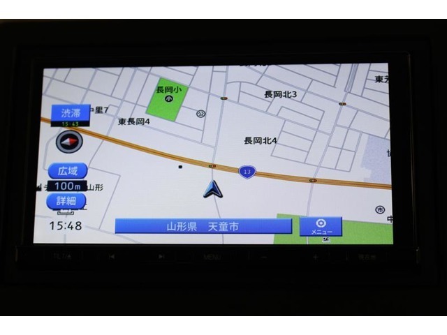 ナビを装備。タッチパネル式で使いやすく、お出かけもラクラクです。