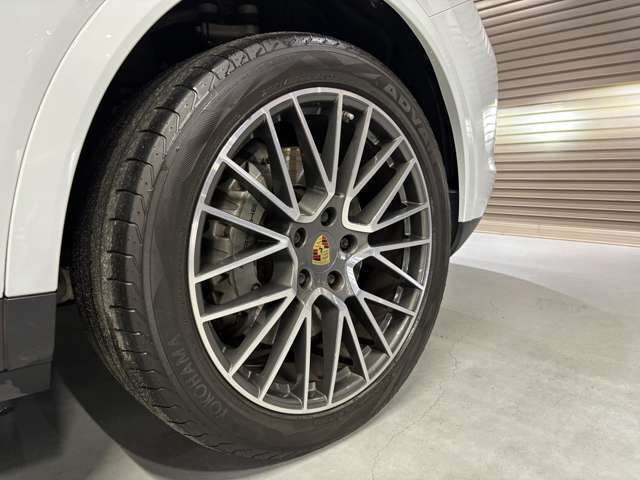 右前タイヤ　285/40/R21タイヤ溝2.5mm