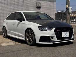 平成30年式　RS3　デザインPKG　後期モデル入庫いたしました。　バング＆オルフセンサウンド　マトリクスLED　バーチャルコックピット　カーボン調プロテクションフィルム