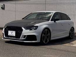 平成30年式　RS3　デザインPKG　後期モデル入庫いたしました。　バング＆オルフセンサウンド　マトリクスLED　バーチャルコックピット　カーボン調プロテクションフィルム