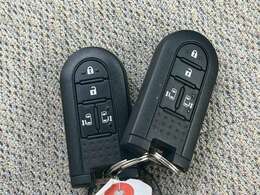 スマートキーがとっても便利♪キーが鞄の中でもロックの施錠・解錠！エンジンのスタートまでお任せ♪