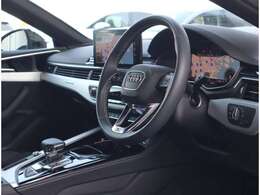 Audiのインテリアは厳選素材を緻密に作りこんだ美しい個々のパーツを、衝撃にも耐えうるよう丁寧に組み上げて、構成されています。見た目に美しく、そして機能的でもあること。これこそがAudiのインテリアの伝統です