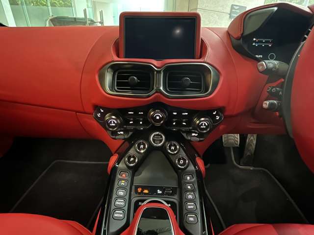 Vantageらしい物理スイッチの配置