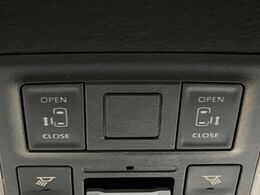 【両側パワースライドドア】スマートキーや運転席のスイッチで後席両側スライドドアの開閉が可能♪電動だから力を入れてドアを開ける必要が無く、小さなお子様でも簡単に開け閉めでき快適です♪