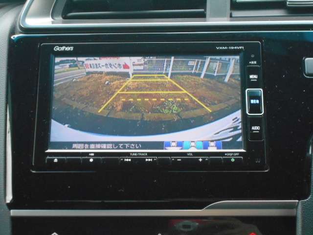 バックカメラ装備☆駐車時しっかりサポートしてくれます♪