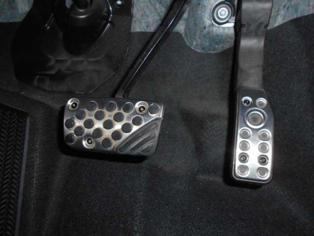 カッコいいステンレス製スポーツペダルです☆