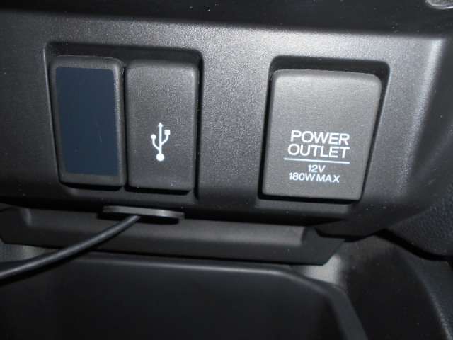 インパネにアクセサリーソケット付いています☆